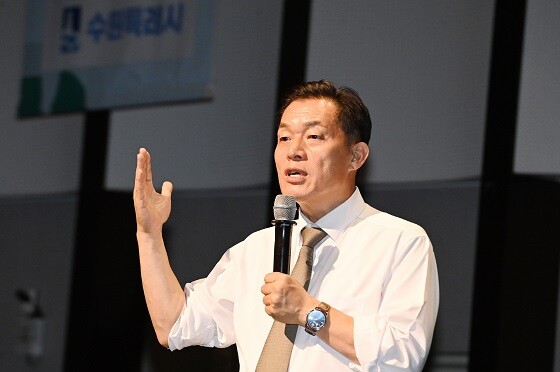 탄소중립 비전선포식에 참석한 이재준 수원특례시장. 사진=수원특례시 제공