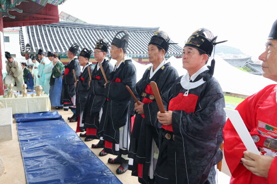 김해향교 문묘추계석전 봉행 장면. 사진=김해시 제공