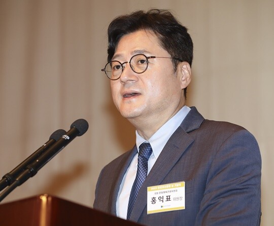 홍익표 더불어민주당 의원이 7월 19일 서울 중구 한국프레스센터에서 열린 2023 인터넷신문의 날 기념식에 참석해 축사하고 있다. 사진=박정훈 기자