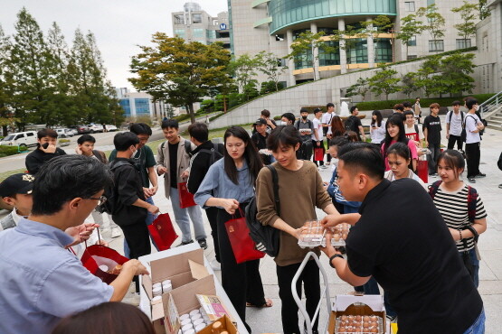 유학생 먹거리 행사 장면. 사진=경남정보대 제공