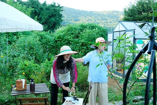 김지은 씨(36·왼쪽)가 지난 9월 주최한 팜데이 당일 모습. 사진=김지은 씨 제공