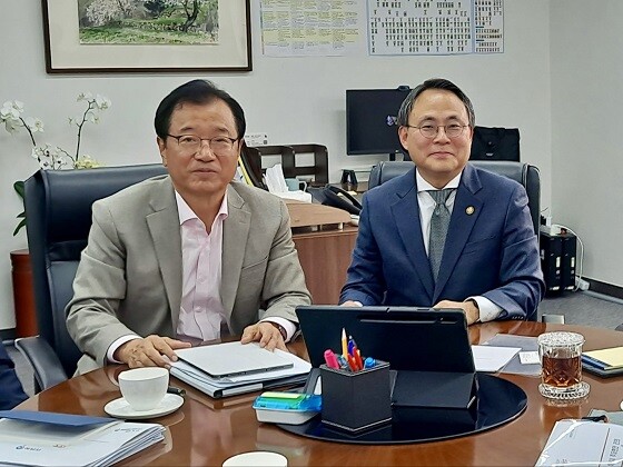 고기동 행안부 차관을 만난 이현재 하남시장. 사진=하남시 제공