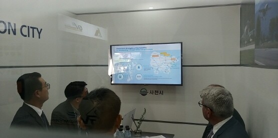 외국인 투자유치 홍보활동 전개 장면. 사진=사천시 제공