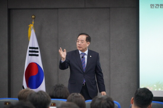 하윤수 부산교육감. 사진=부산시교육청 제공