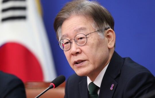 이재명 민주당 대표가 27일 오전 국회에서 열린 최고위원회의에서 모두 발언을 하고 있다. 사진=박은숙 기자