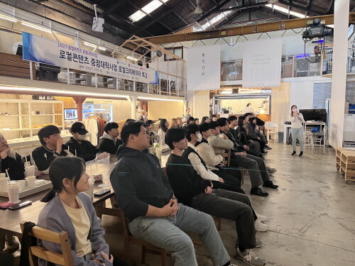 ‘영도 유명 로컬현장 탐방’ 진행 장면. 사진=경남정보대 제공