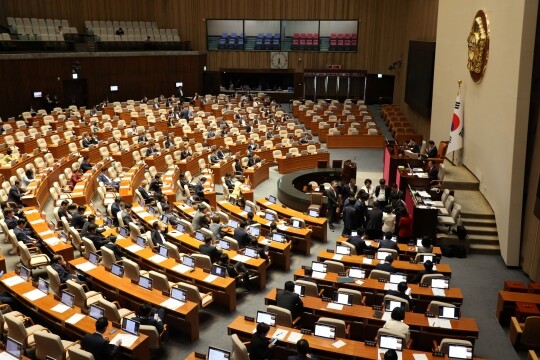 9월 21일 국회에서 열린 본회의에서 안동완 검사 탄핵소추안에 대한 투표 용지를 개표하고 있다. 사진=박은숙 기자