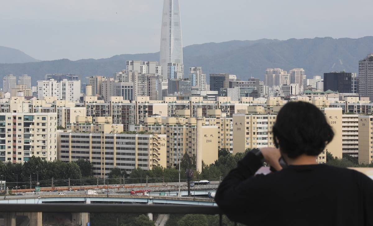 서울 용산구 UN빌리지 인근에서 바라본 압구정현대아파트 모습. 사진=박정훈 기자