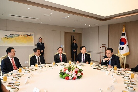 윤석열 대통령이 국민의힘 지도부와 비공개 오찬 회동을 했다. 사진=국민의힘 제공