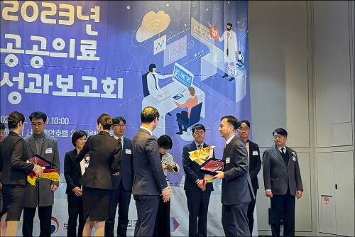 김형수 본부장 수상 모습. 사진=부산의료원 제공
