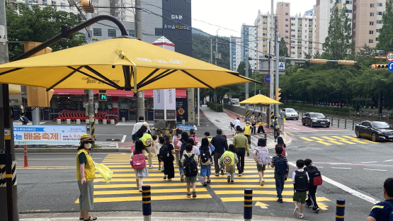 노란색 횡단보도. 사진=김해시 제공