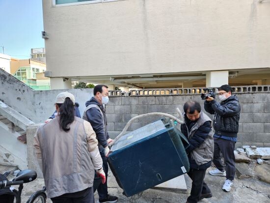 울산 중구 통장회 봉사활동 장면. 사진=중구청 제공