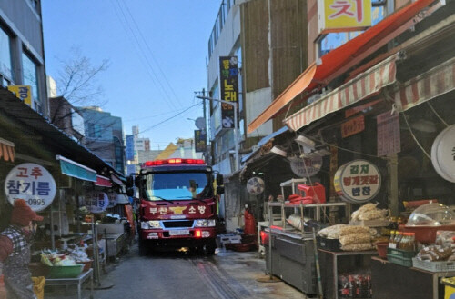 기장시장에서 소방통로 확보훈련을 실시하고 있다. 사진=기장군 제공