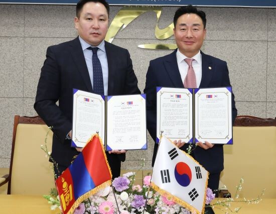 이정훈 남구의회 의장과 몽골 울란바토르 의회 의장. 사진=남구의회 제공