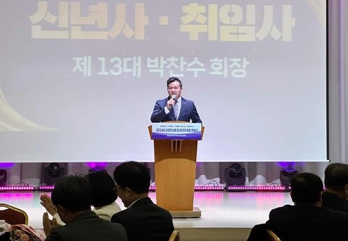 경기도사회복지사협회 박찬수 제13대 회장이 취임사를 통해 ”경기도사회복지사협회 임직원들과 동료들이 현장에서 또는 가정에서 빛날 수 있도록 최선을 다하겠다“며 포부를 밝혔다. 사진=경기도사회복지사협회 제공