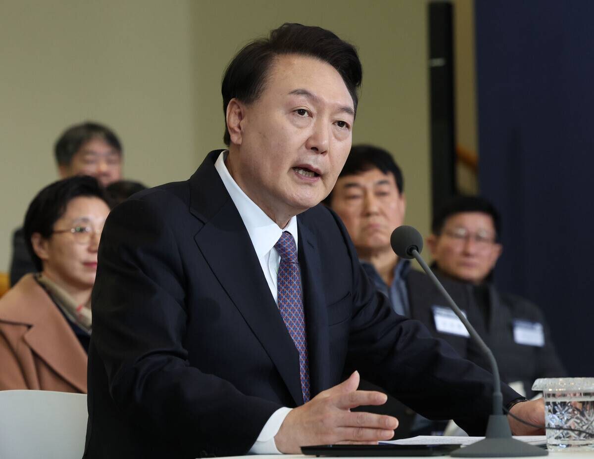윤석열 대통령이 1월 4일 경기도 용인시 중소기업인력개발원에서 '국민과 함께하는 민생토론회' 형식으로 열린 기획재정부의 2024년 신년 업무보고에서 모두발언을 하고 있다. 사진=연합뉴스