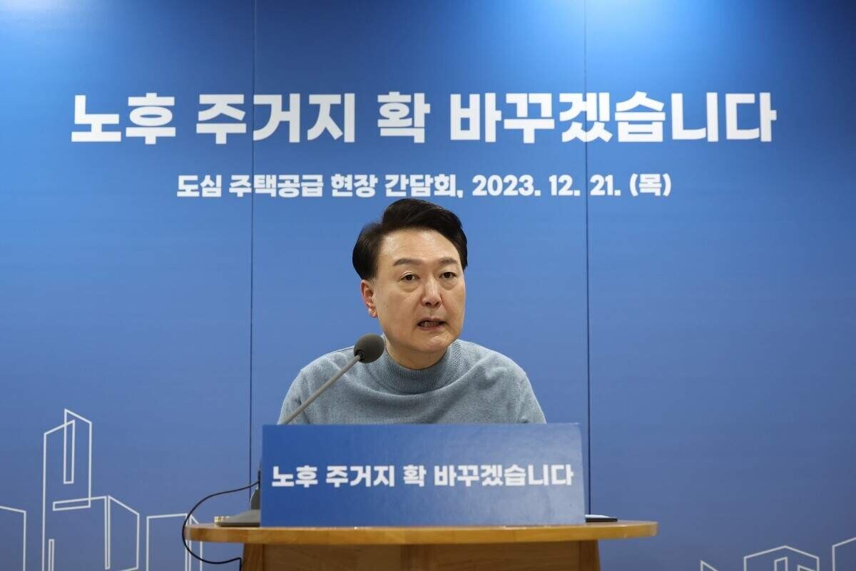 윤석열 대통령이 21일 서울 중랑구의 소규모주택정비 관리지역인 '모아타운' 사업지에서 열린 도심 주택공급 주민간담회에서 발언하고 있다. 사진=연합뉴스