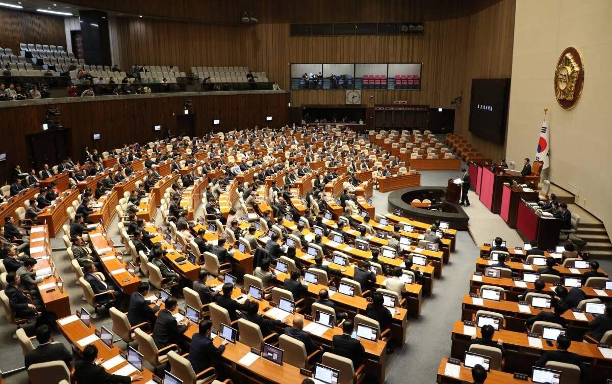 30일 국회에서 열린 본회의에서 이동관 방송통신위원장과 손준성·이정섭 검사에 대한 탄핵소추안이 보고되고 있다. 사진=박은숙 기자