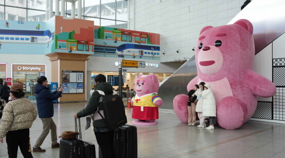 서울역에 설치된 벨리곰 인형. 사진=코레일유통 제공