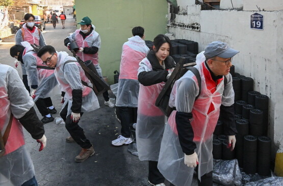 봉사활동 모습. 사진=부산은행 제공