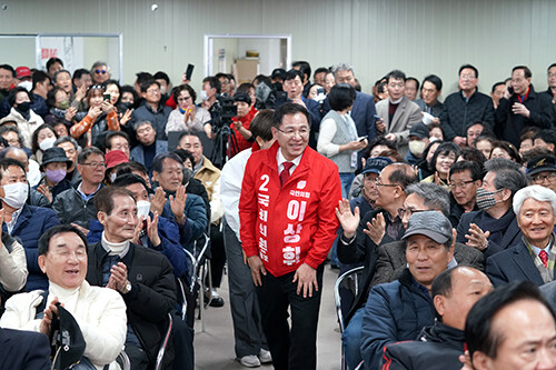 17일 이상휘 포항남⋅울릉 예비후보 선거사무소(남구 새천년대로) 개소식이 열리고 있다. 사진=이상휘 예비후보 선거사무소 제공