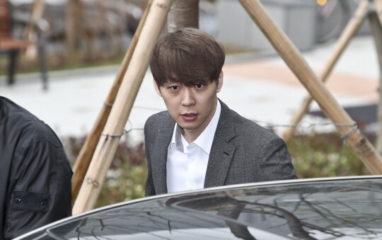 2019년 가수 겸 배우 박유천이 마약 투약혐의로 영장실질심사를 받으러 가고 있다. 사진=고성준 기자
