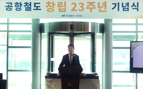 22일 공항철도 본사에서 진행된 창립 23주년 기념식에서 김종대 사장 직무대행이 기념사를 하고 있다. 사진=공항철도 제공