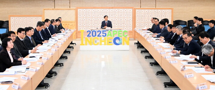 황효진 글로벌도시정무부시장이 2일 시청 대회의실에서 열린 '2025 APEC 정상회의 인천 유치 지원 TF 회의'에서 인사말을 하고 있다. 사진= 인천시 제공