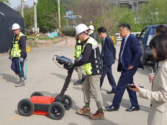 지하시설물 전산화 사업을 합동점검 중인 의왕시. 사진=의왕시 제공