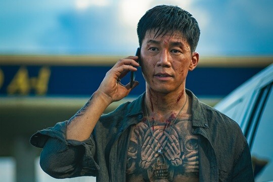 '범죄도시4' 시사회에서 김무열은 장이수(박지환 분)의 코믹 연기를 보고 웃음을 멈출 수 없었다고 회상했다. 사진=영화 '범죄도시4' 스틸컷