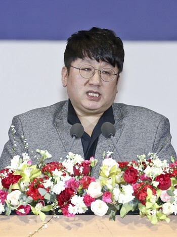 어도어 민희진 대표와의 분쟁에서 새롭게 촉발된 사재기·명상단체 연관 의혹을 두고 하이브가 "강경 법적 대응하겠다"고 밝혔다. 사진=일요신문DB