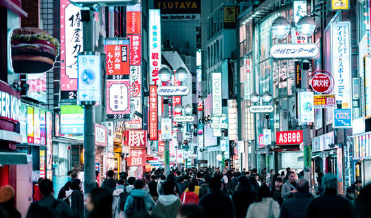 국민의 81.8%가 피로감을 호소하고 있는 일본은 피로에 관한 연구가 세계에서 가장 활발한 나라다. 도쿄 시부야의 행인들.