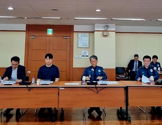 조지호 서울경찰청장(왼쪽에서 세 번째)은 5월 23일 서울의 일선 경찰서를 대표하는 직장협의회 대표들과 간담회를 가졌다. 사진=서울경찰직장협의회 제공