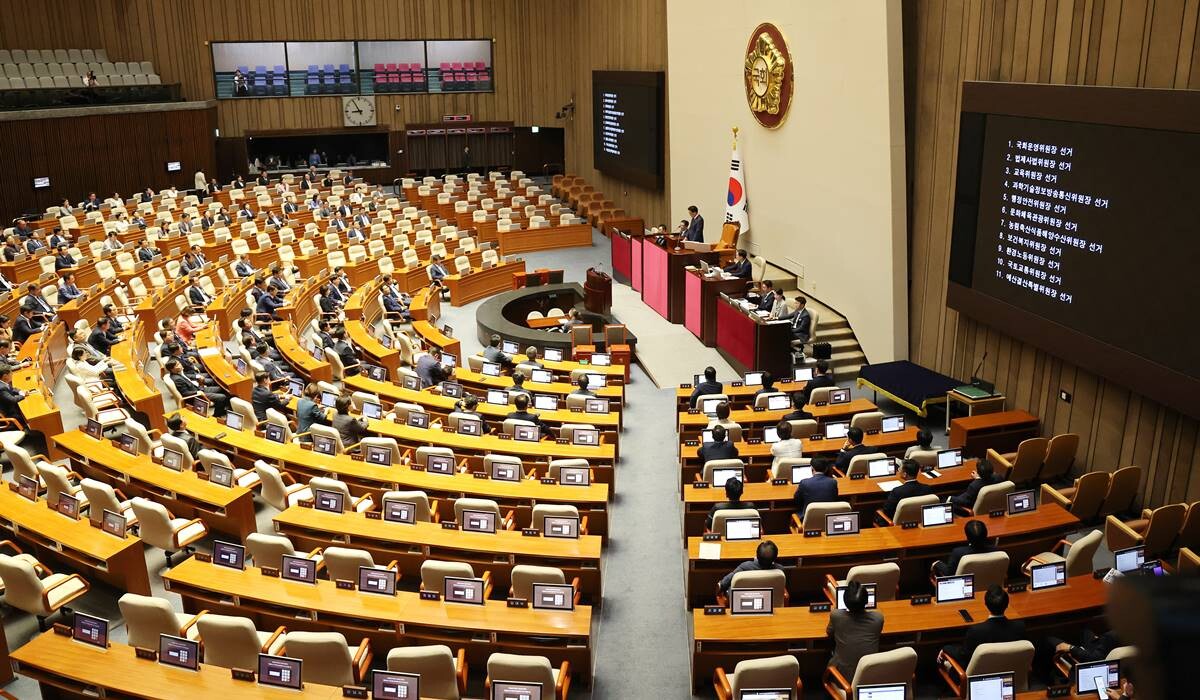 10일 국회 본회의장에 국민의힘 의원들의 자리가 비어있는 가운데 상임위원장 선출 안건이 상정되고 있다. 사진=연합뉴스 제공