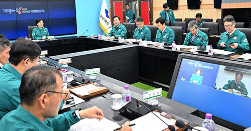 지난 21일 경북도를 방문한 송미령 농림축산식품부 장관이 ASF 방역실태 영상회의를 갖고 있다. 사진=경북도 제공