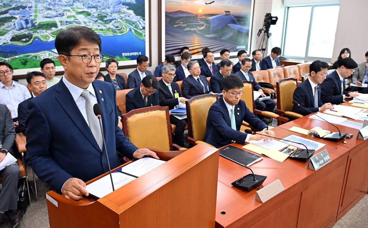 박상우 국토교통부 장관이 25일 국회에서 열린 국토교통위원회의 전세사기 피해자 지원 대책 관련 청문회에서 현안보고를 하고 있는 모습. 사진=박은숙 기자