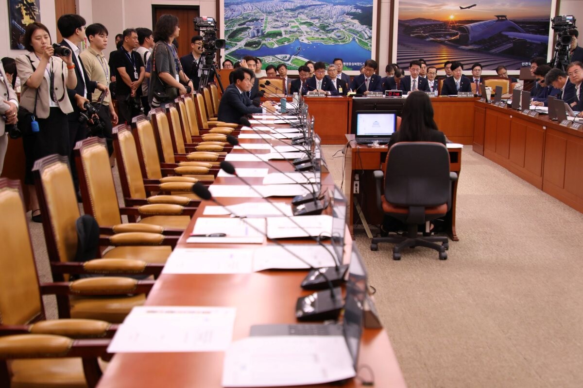 맹성규 국회 국토교통위원장이 25일 오전 서울 여의도 국회 국토교통위원회에서 열린 전세사기 피해자 지원대책 관련 청문회를 주재하고 있다. 사진=박은숙 기자