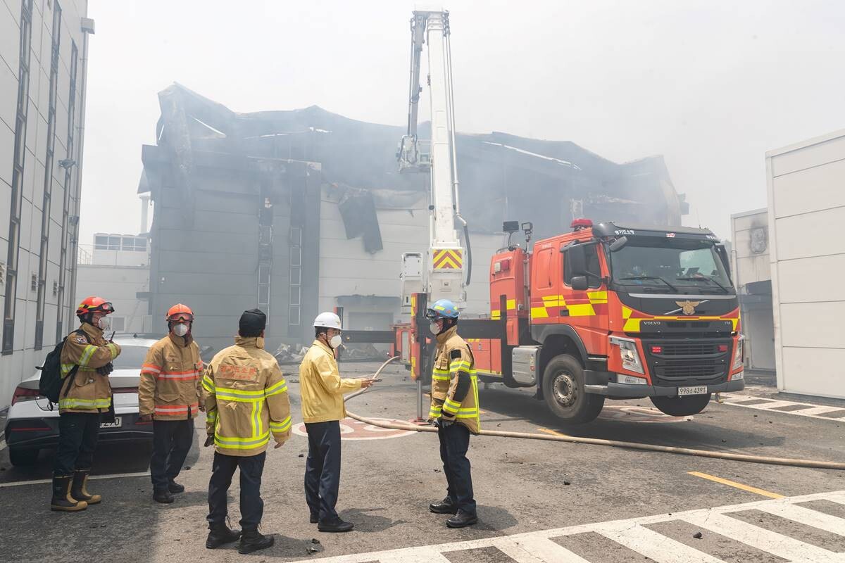 24일 오전 10시 31분 경기도 화성시 서신면 전곡리 소재 리튬 일차전지 생산 업체인 아리셀 공장에서 불이 나 이 사고로 23명이 숨지고, 8명이 중경상을 입었다. 사진=경기도청 제공
