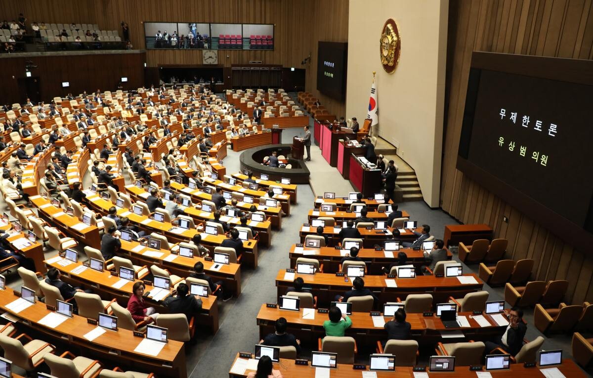 유상범 국민의힘 의원이 3일 오후 국회에서 열린 제415회국회(임시회) 제5차 본회의에서 순직 해병 수사 방해 및 사건 은폐 등의 진상규명을 위한 특별검사의 임명 등에 관한 법률안에 대한 필리버스터(무제한 토론)를 하고 있다. 사진=박은숙 기