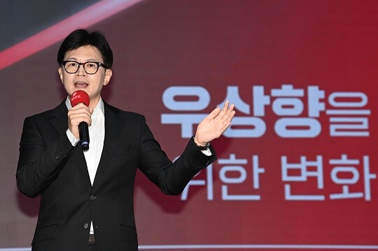 한동훈 후보가 7월 2일 오전 서울 강서구 ASSA아트홀에서 열린 ‘체인지 5분 비전발표회’에서 정견 발표를 하고 있다. 사진=국회사진취재단