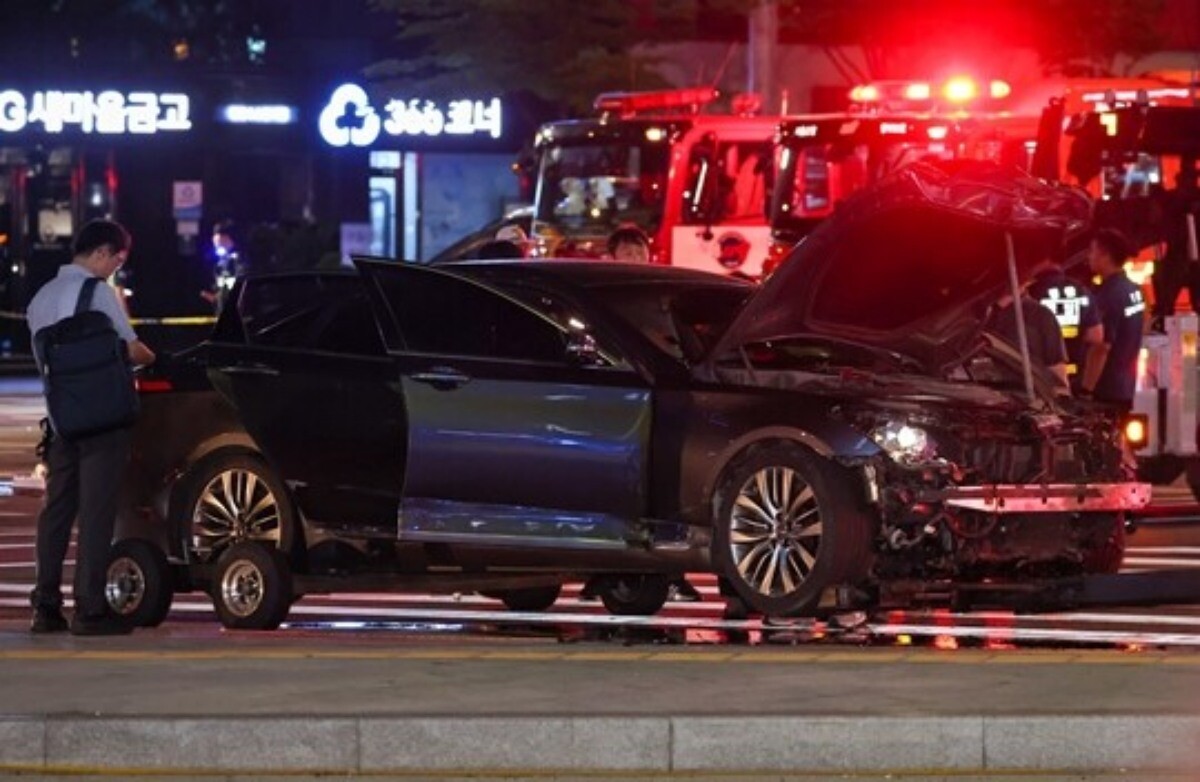 지난 1일 서울시청 앞 도로에서 역주행 교통사고를 낸 차량. 사진=연합뉴스