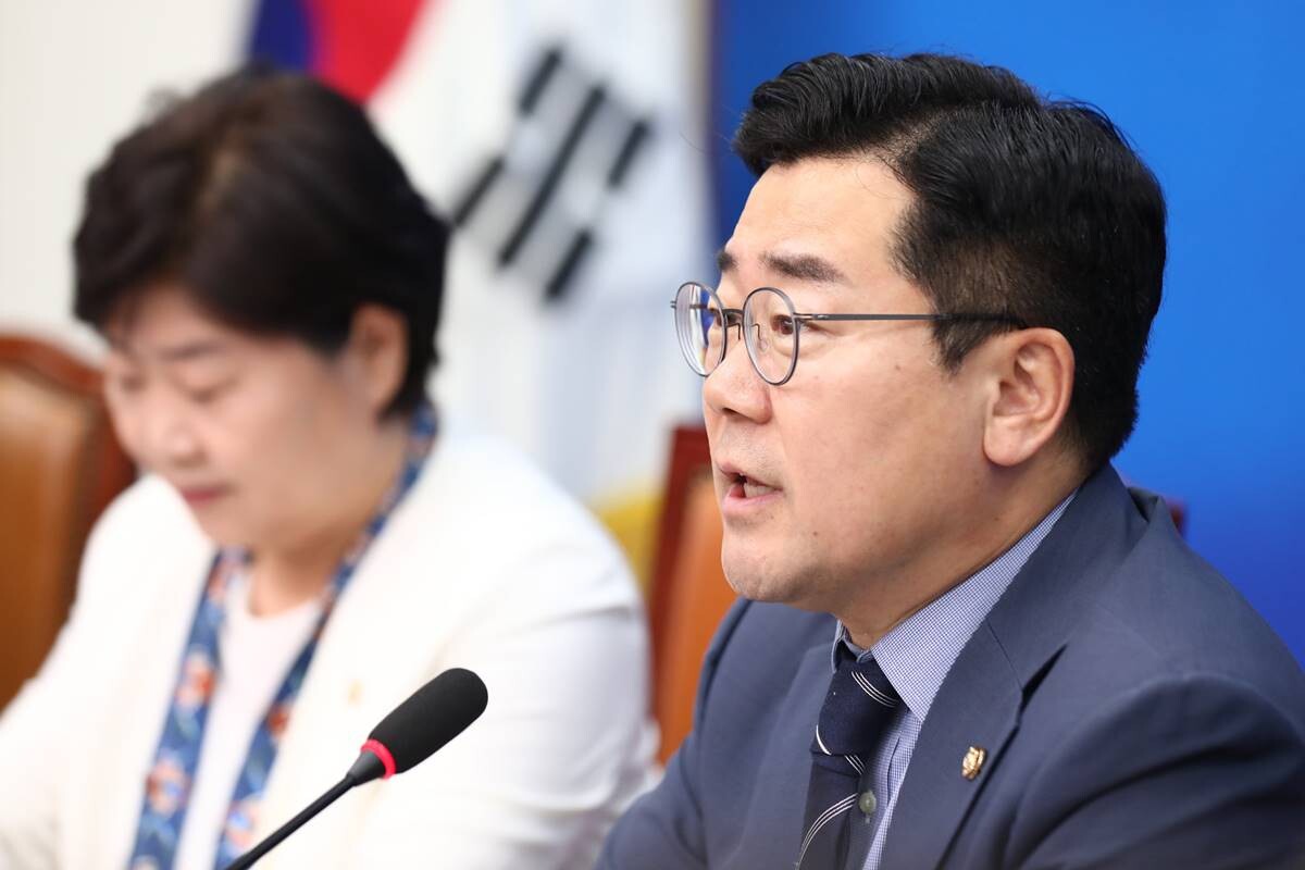 24일 국회 최고위원회의에서 발언 중인 박찬대 더불어민주당 당대표 직무대행 겸 원내대표. 사진=박은숙 기자