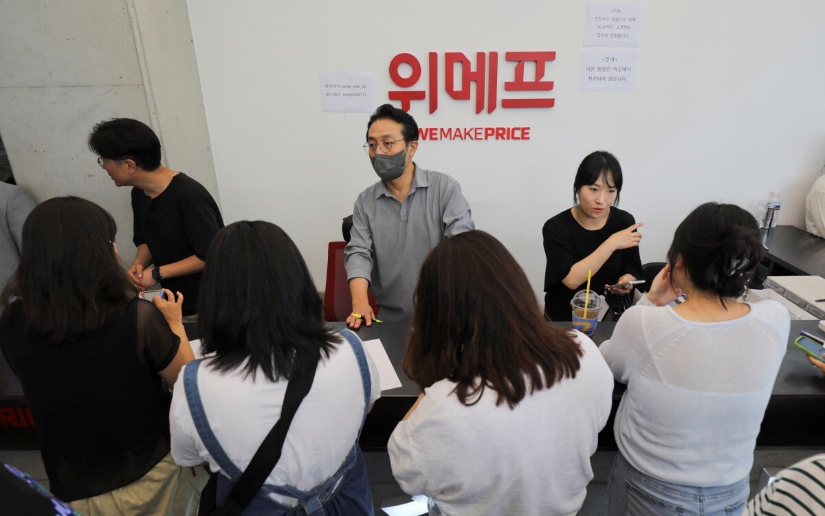 25일 오전 서울 강남구 위메프 본사가 정산 지연 사태 관련 상품을 환불 받으려는 고객들로 붐비고 있다. 사진=박정훈 기자