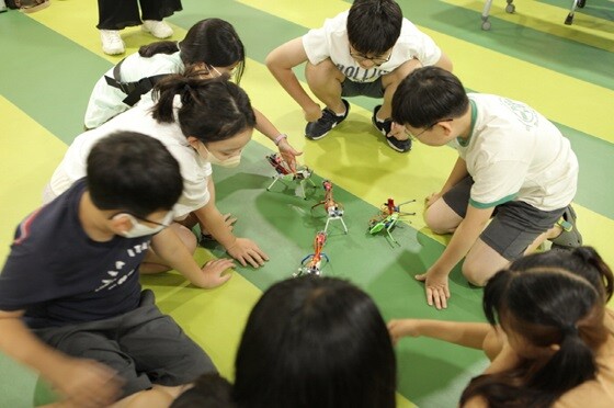 23년 고양어린이박물관 여름방학 교육 '코딩+동화책 공작소'. 사진=고양특례시 제공