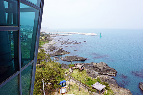 주상절리 파도소리길 전망대에서 내려다 본 전경. 사진=경주시 제공