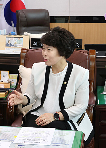 정인숙 동구의회 의장이 '일요신문'과 인터뷰를 하고 있다. 사진= 동구의회 제공