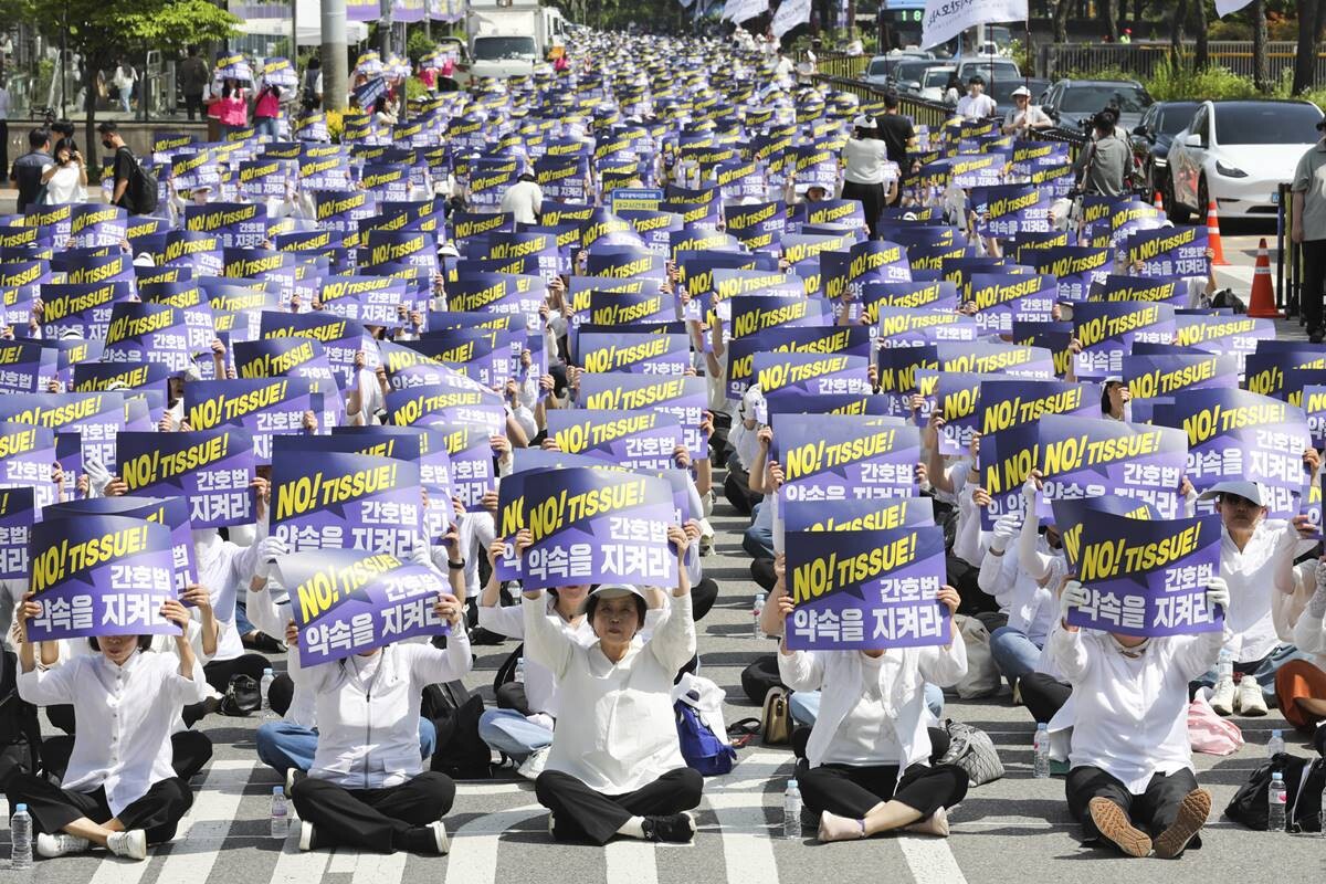 지난 5월 23일 오후 서울 여의도 국회 앞에서 열린 5.23 전국 간호사 간호법안 제정 촉구 결의대회 참가자들이 21대 국회 종료 전 간호법 통과를 촉구하는 구호를 외치고 있다. 사진=박정훈 기자