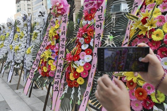 뉴진스 멤버들이 모회사 하이브를 '정면'으로 들이받은 데에 하이브 측이 신뢰관계 파탄으로 문제 삼아 법적 대응에 나설 수도 있을 것이란 우려가 나온다. 사진=박정훈 기자