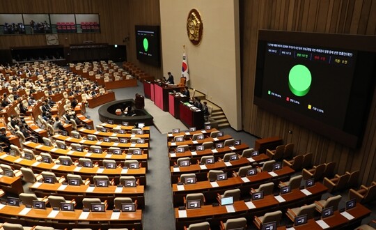 9월 19일 국회에서 열린 본회의에서 '김건희 특검법'이 여당 의원들이 불참한 가운데 통과되고 있다. 사진=박은숙 기자