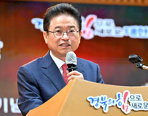 24일 이철우 지사가 '화공 굿모님 특강' 300회 기념 행사에서 환영사를 하고 있다. 사진=경북도 제공
